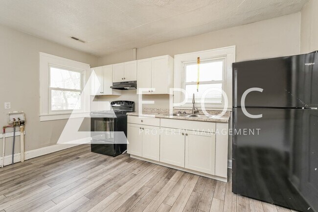 Photo - 305 Burtner St