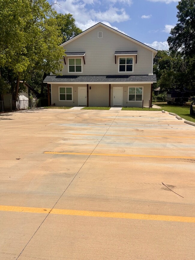 1136 W Shirley St
