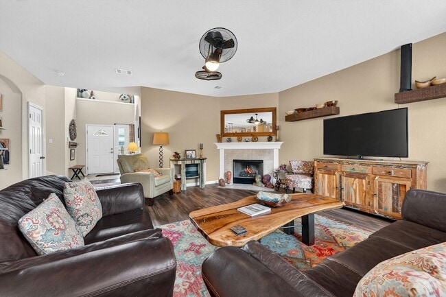 Photo - 1403 Melissa Oaks Ln