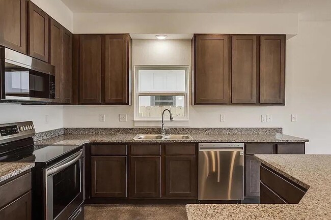 206 Topaz Dr