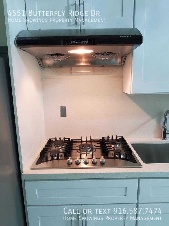 Building Photo - 4551 Butterfly Ridge Dr