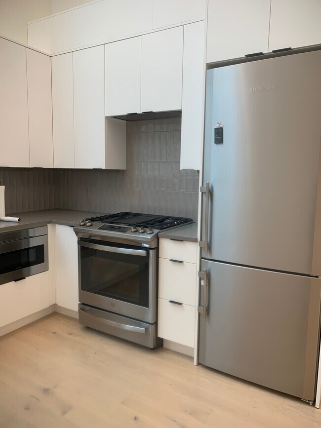 Stive - 805 Taylor Ave N