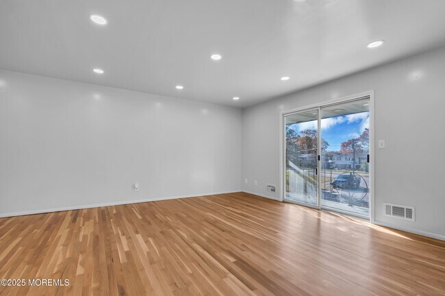 Photo - 16 Burdge Dr