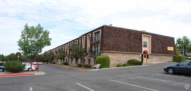 Academy Heights Apartments, 5555 Wyoming Blvd NE, Albuquerque, NM 87109