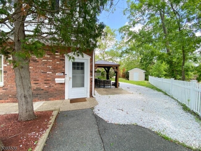 Building Photo - 496 E Main St Unit 1 Rental