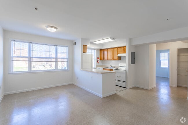 3 BR, 2 BA - 896 SF