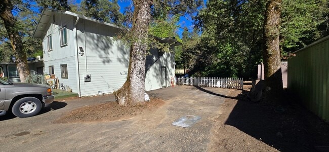 Building Photo - Charming 2 bedroom apartment
