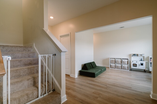 24 W Franklin St