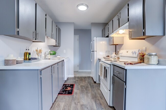 Photo - Meadow Park East Apartments-541-995V