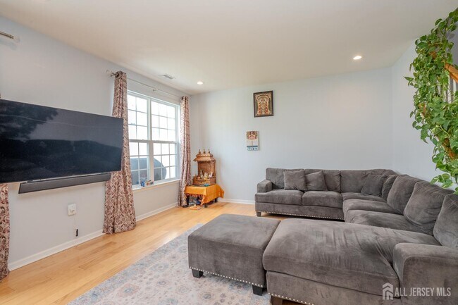 Photo - 18 McLean Ter