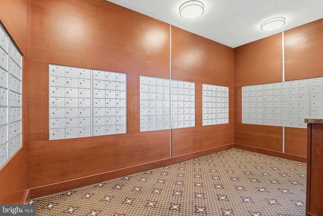 Building Photo - 3709 S George Mason Dr Unit T3E