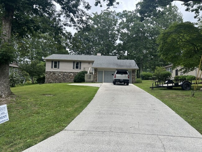 Photo - 203 Snead Dr