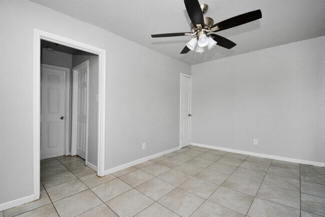 Photo - 8127 Colonial Ln