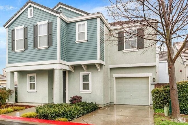 Building Photo - Charming 3-Bedroom, 2.5-Bath, 1,453 Sq. Ft... Rental