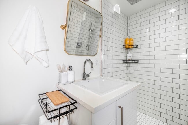 Photo - 234 Wellington Cres Unit 3