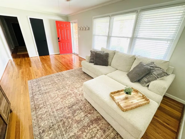 Photo - 2013 Lee Ave