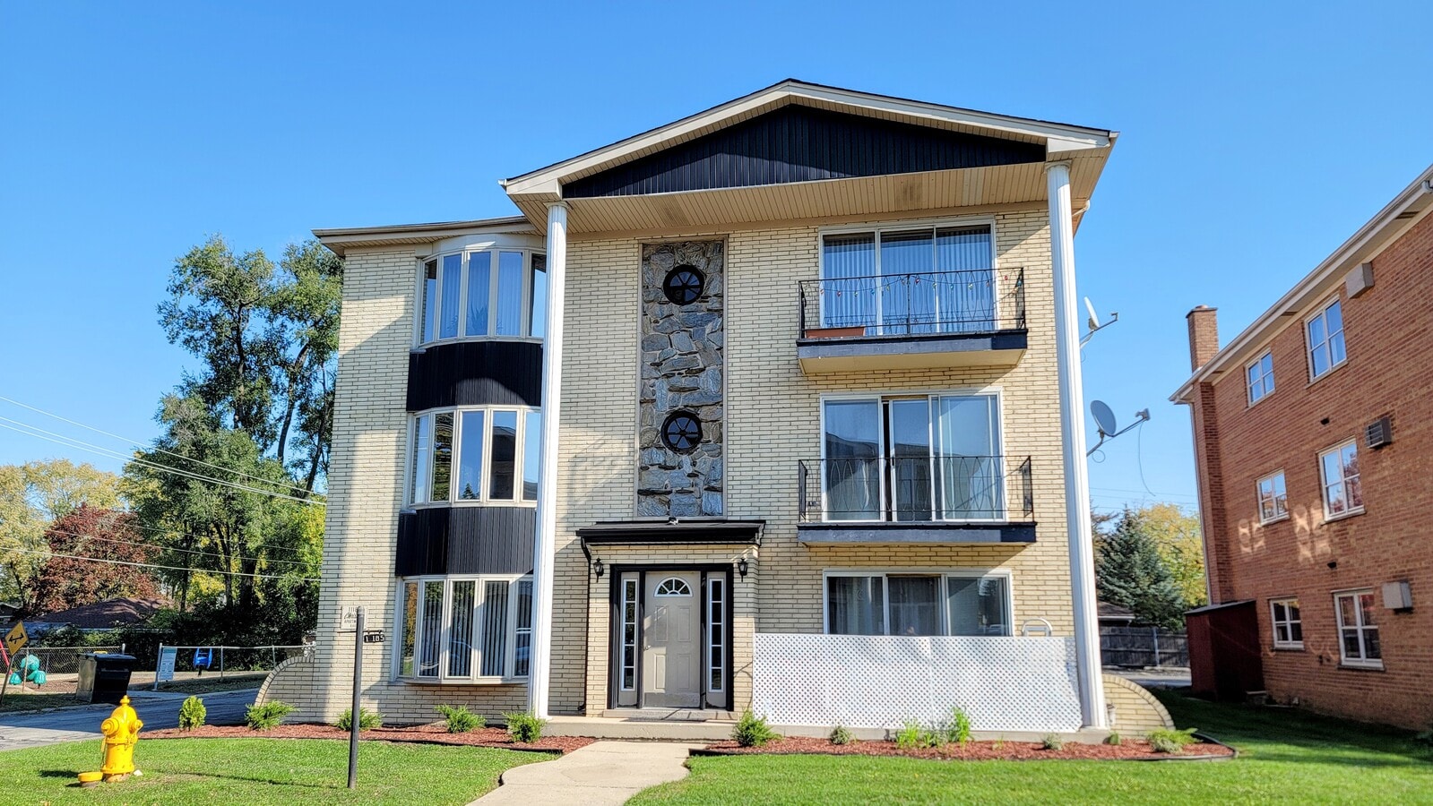 11185 Moraine Dr - 11180 - 11185 Moraine Dr