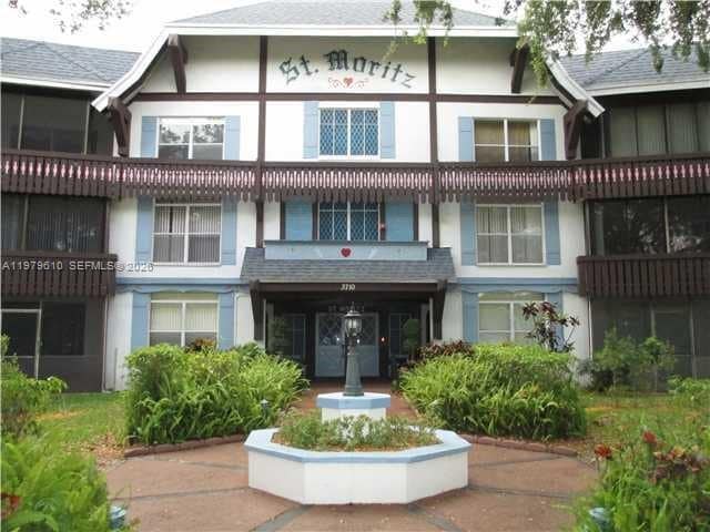 Building Photo - 3710 Inverrary Dr Unit 3B