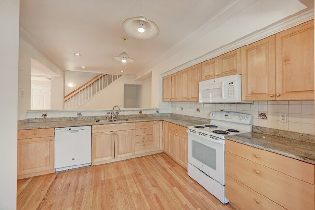Photo - 927 Jersey St