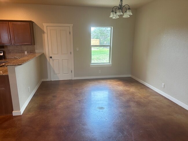 Photo - 1005 Live Oak Dr