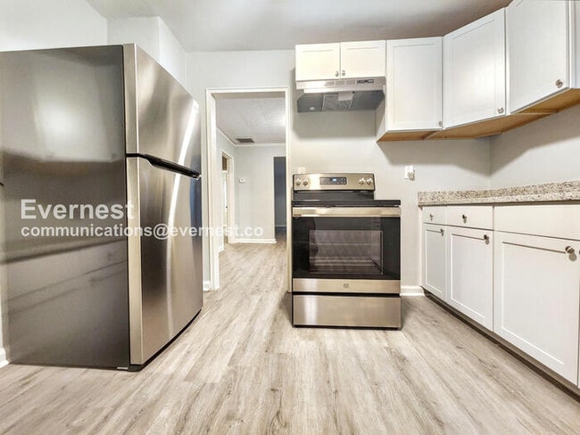 Photo - 2672 Northview Ave