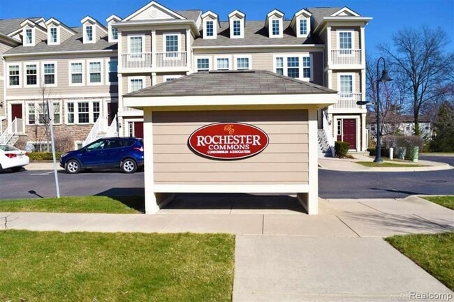 Photo - 1077 Foxboro