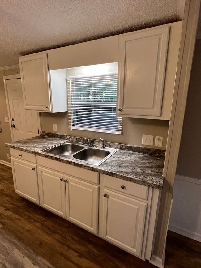 Photo - 3 Bedroom/2 Bathroom Home on 1 Acre of Land