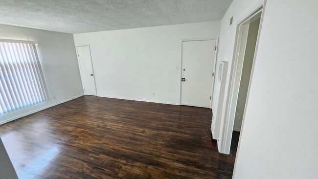 Photo - 1219 N Ardmore Ave Unidad 7