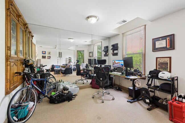 Photo - 1413 W Oakdale Ave Unit 3F