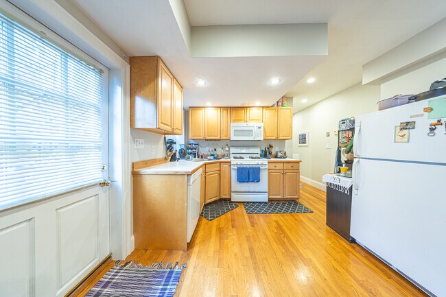Photo - 1720 Beacon St Unit 1