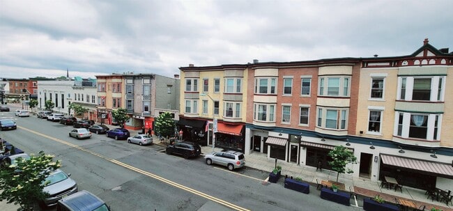 Building Photo - 133 E Broad St Unit 4