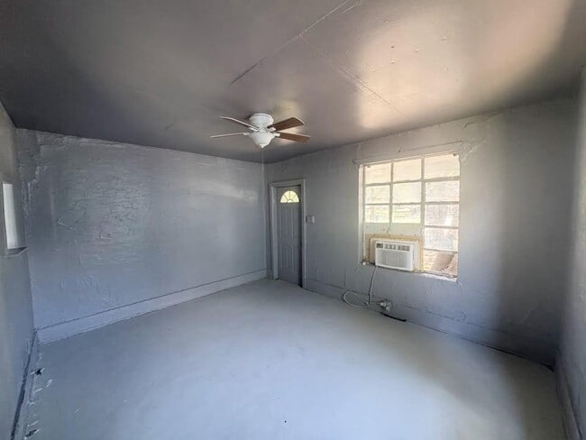 Building Photo - 2115 Princeton Ave