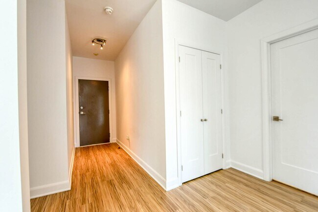 Photo - 6600 Av. de Darlington Unit 304