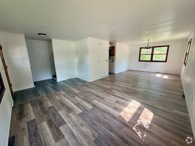 Building Photo - 901-903 W Adler Rd Unit #901 Rental