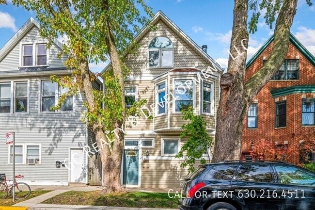 Building Photo - 2156 W Belle Plaine Ave Unit 1B Rental