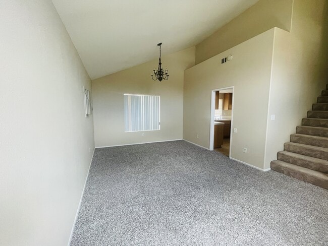 Photo - 1439 Avena Way