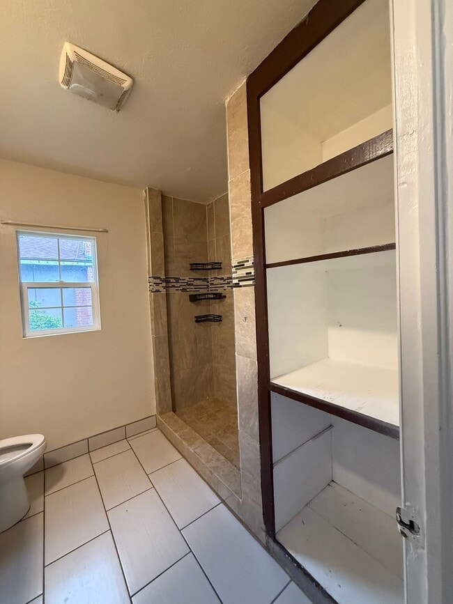 Photo - Beautiful 3-Bedroom Home in Shafter!!!! Spacious Layout, Basement, Carport & Large Backyard! Prim...