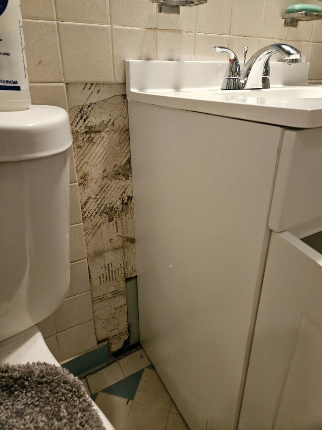 Photo - Prime Lakewood Location - 1 Bedroom - (8247-16th)