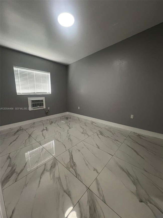 2081 NW 30th St Unidad 3