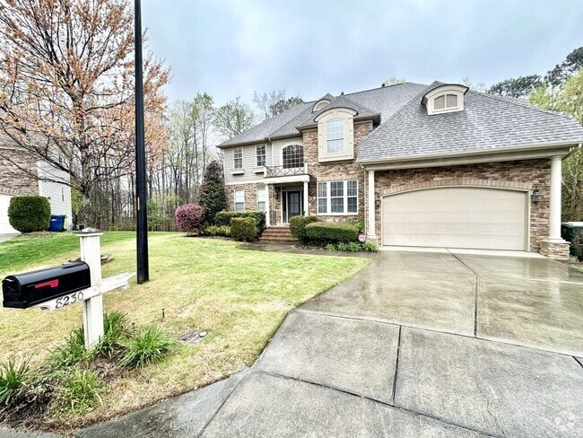 Building Photo - Stunning 4 Bed 3 Bath Home Located in the ...