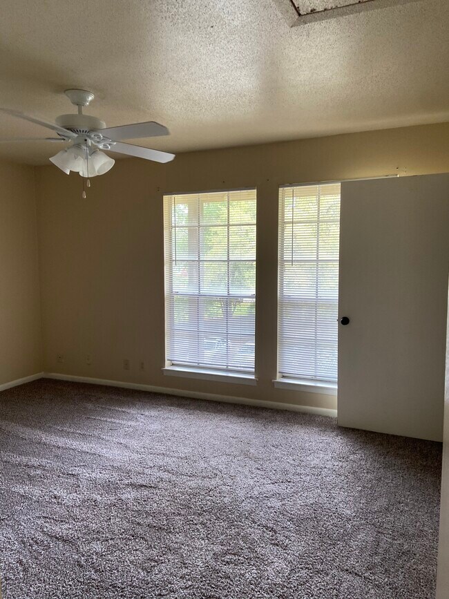 Photo - Acadian Oaks Apartments