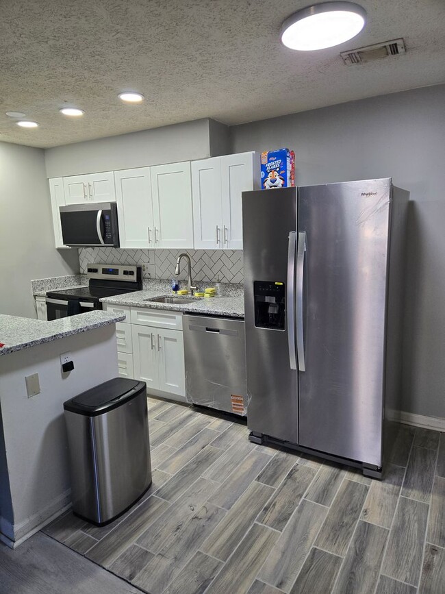 Photo - ***Call Fred Today 804-248-3490***College Roommate Wanted – Beautiful 2BR Condo in Gated Community Unit Davenport