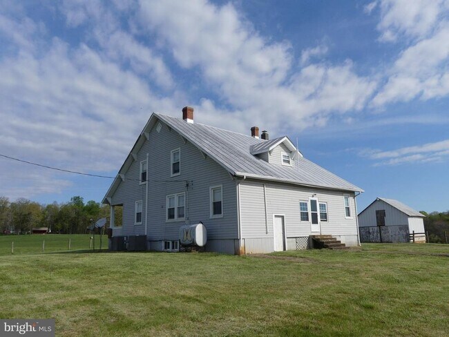 Photo - 792 Willis Rd