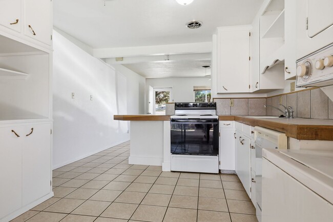 Photo - Adorable 2 bedroom 1 bath apartment!