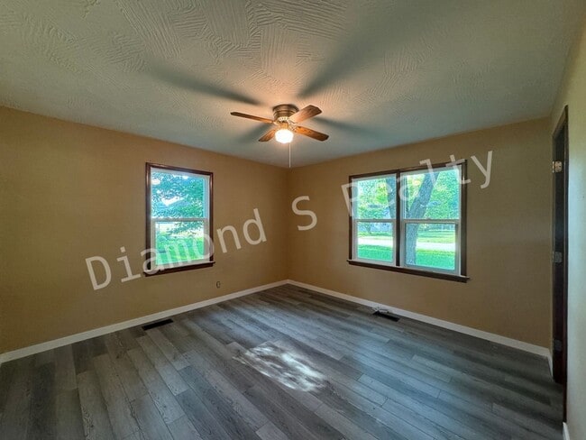 Photo - Charming and Clean 3 Bedroom Home - Nice/Quiet Neighborhood