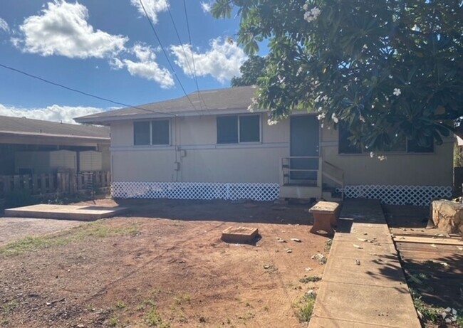 Building Photo - Three Bedroom Home