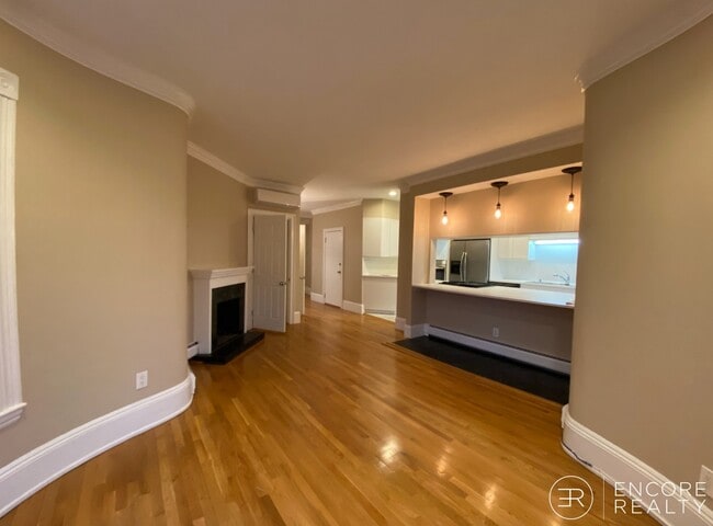 Building Photo - 33 Longwood Ave Unit 3