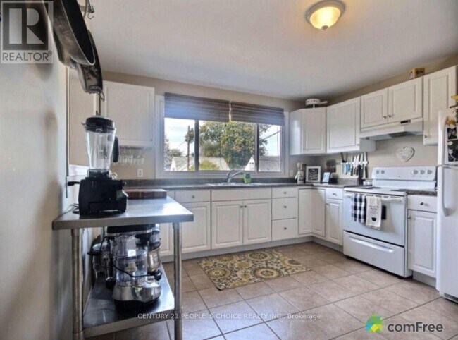 Photo - 3784 Sinnicks Ave