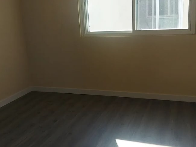 Photo - 10214 Woodworth Ave Unidad 6