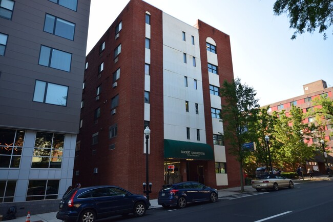 Building Photo - Barcroft Building-305 Unit 1